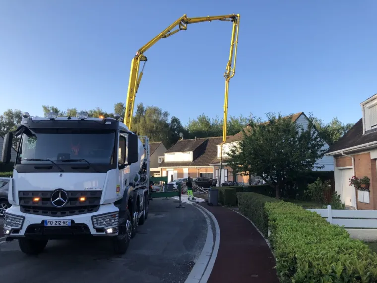 Coulage d’une entrée de garage et terrasse sur COMINES, Lille, TRANS-LINE