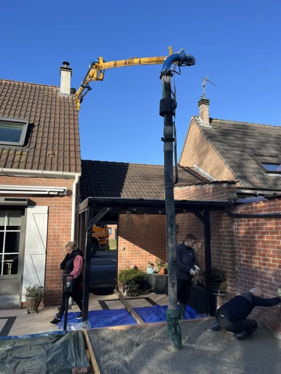 Coulage d’une dalle pour stocker du bois , Lille, TRANS-LINE